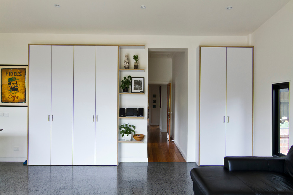 Mittelgroßes, Offenes Industrial Wohnzimmer mit Betonboden in Melbourne