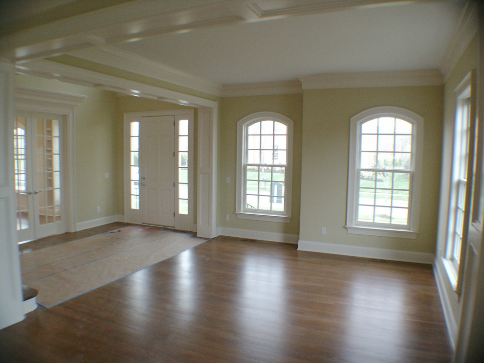 Example of a classic living room design in Columbus