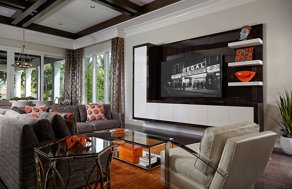 Esempio di un grande soggiorno design chiuso con pareti beige, pavimento con piastrelle in ceramica e parete attrezzata