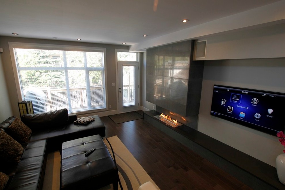 Contemporary living room in Ottawa.