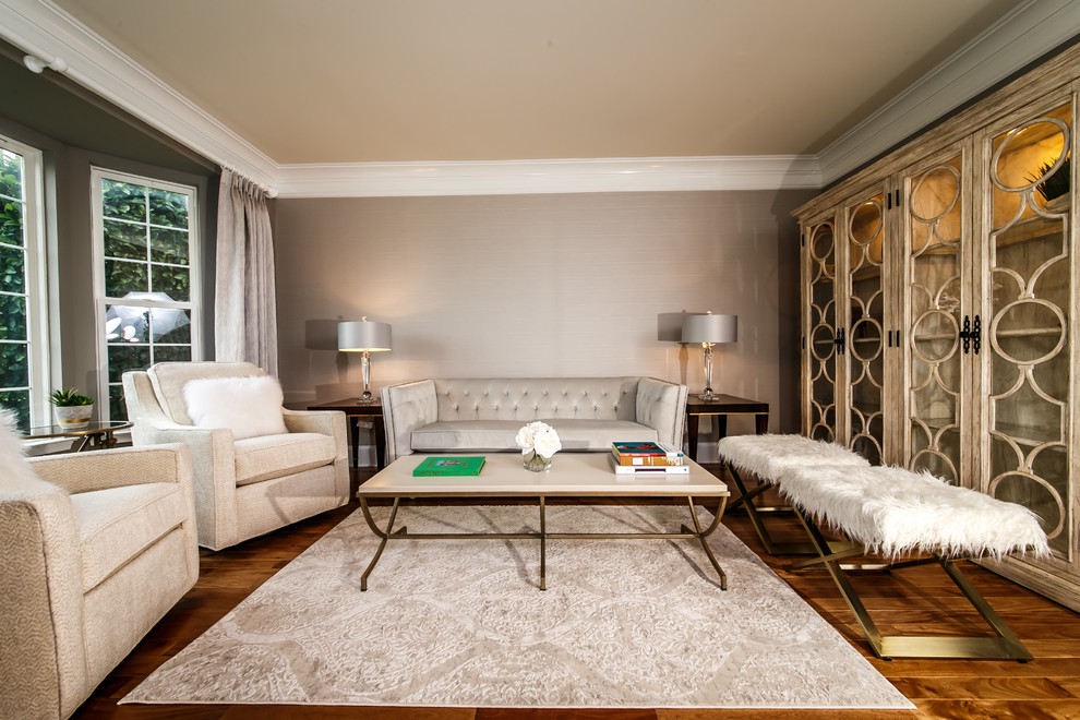 Идея дизайна: открытая гостиная комната среднего размера в стиле модернизм с серыми стенами, паркетным полом среднего тона, коричневым полом, стандартным камином, фасадом камина из камня и телевизором на стене