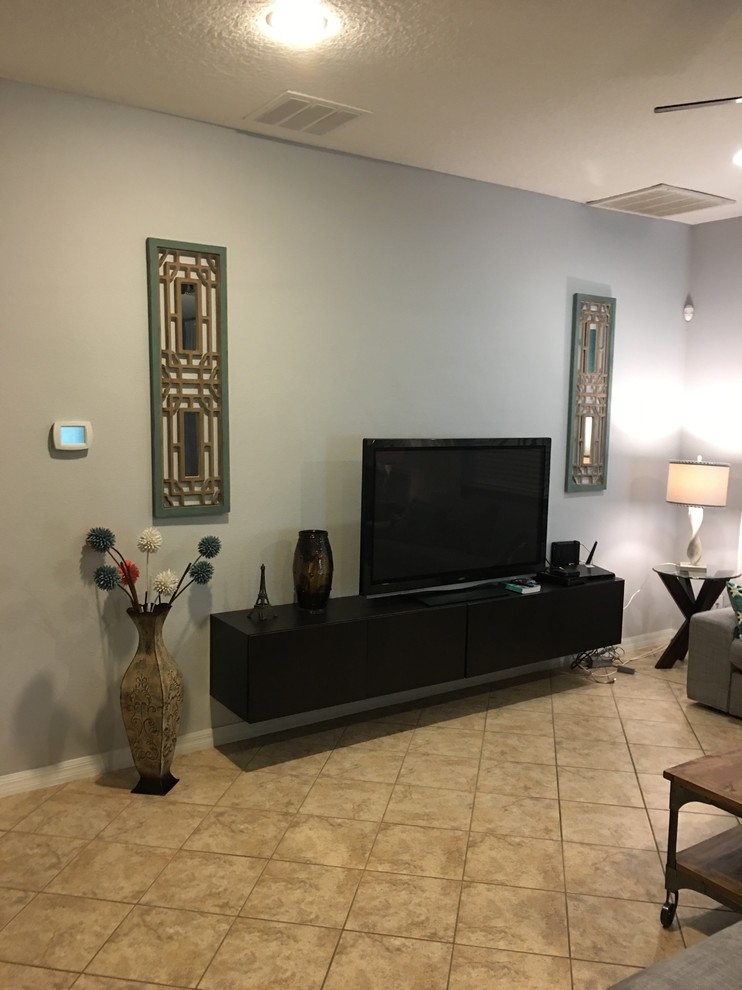 Transitional living room photo in Orlando