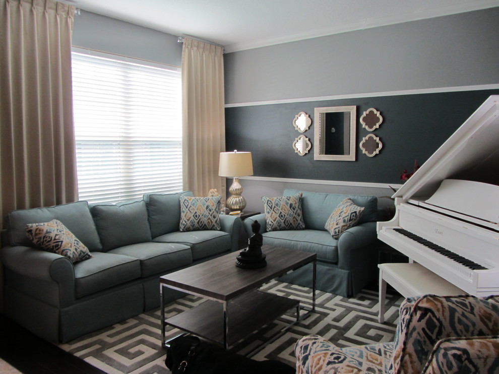 Пример оригинального дизайна: изолированная гостиная комната в стиле неоклассика (современная классика) с серыми стенами