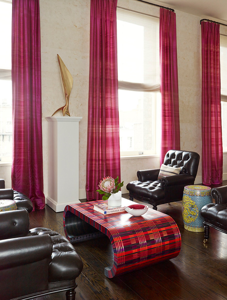 Foto di un soggiorno contemporaneo di medie dimensioni e stile loft con sala formale, pareti multicolore, parquet scuro e nessuna TV