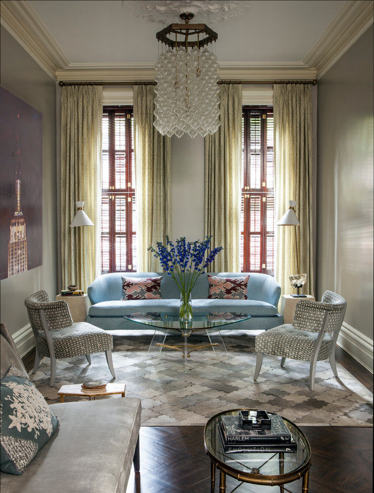 Источник вдохновения для домашнего уюта: гостиная комната в современном стиле с серыми стенами и красивыми шторами