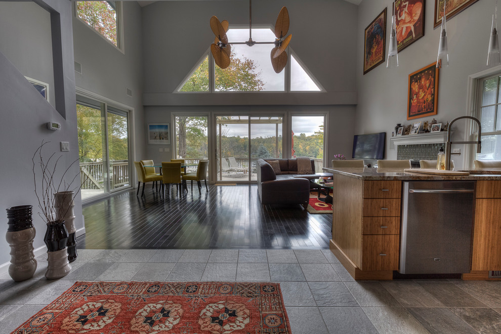 Esempio di un soggiorno design di medie dimensioni con pavimento in gres porcellanato e pavimento grigio