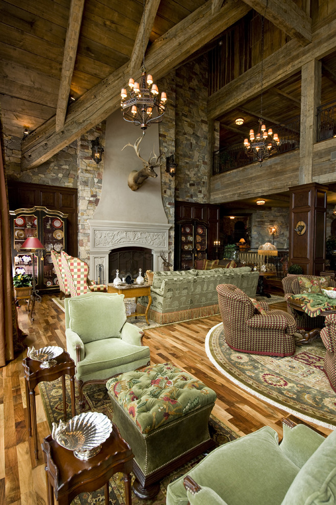 Imagen de salón rústico extra grande sin televisor con suelo de madera en tonos medios y todas las chimeneas