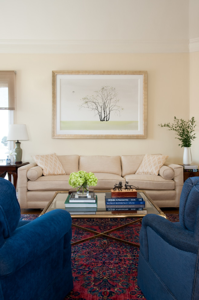 Immagine di un soggiorno tradizionale di medie dimensioni e chiuso con sala formale, pareti beige e moquette