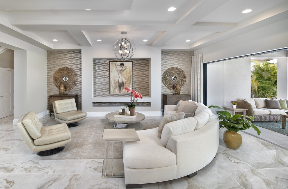 Foto de salón para visitas abierto clásico renovado de tamaño medio sin chimenea y televisor con paredes beige, suelo de mármol y suelo blanco
