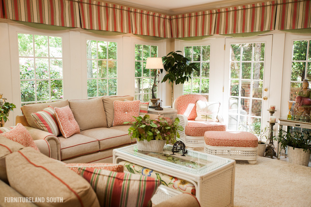 Design ideas for a classic living room in Raleigh.