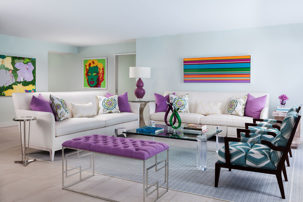 Großes, Repräsentatives, Fernseherloses, Abgetrenntes Modernes Wohnzimmer ohne Kamin mit blauer Wandfarbe, hellem Holzboden und beigem Boden in Miami