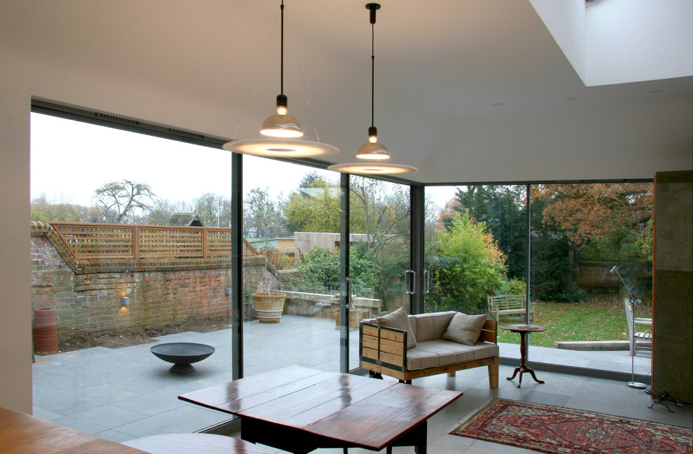 Modernes Wohnzimmer in Oxfordshire
