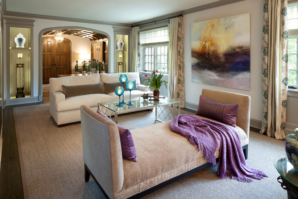 Esempio di un soggiorno classico aperto con pareti bianche, parquet scuro e pavimento marrone