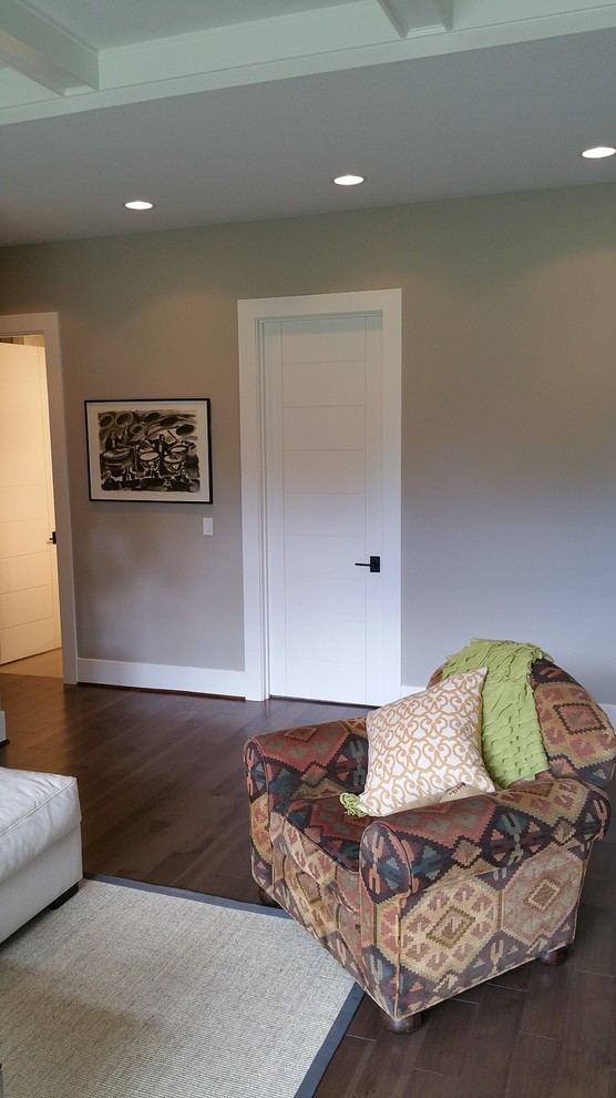 На фото: гостиная комната в современном стиле с серыми стенами