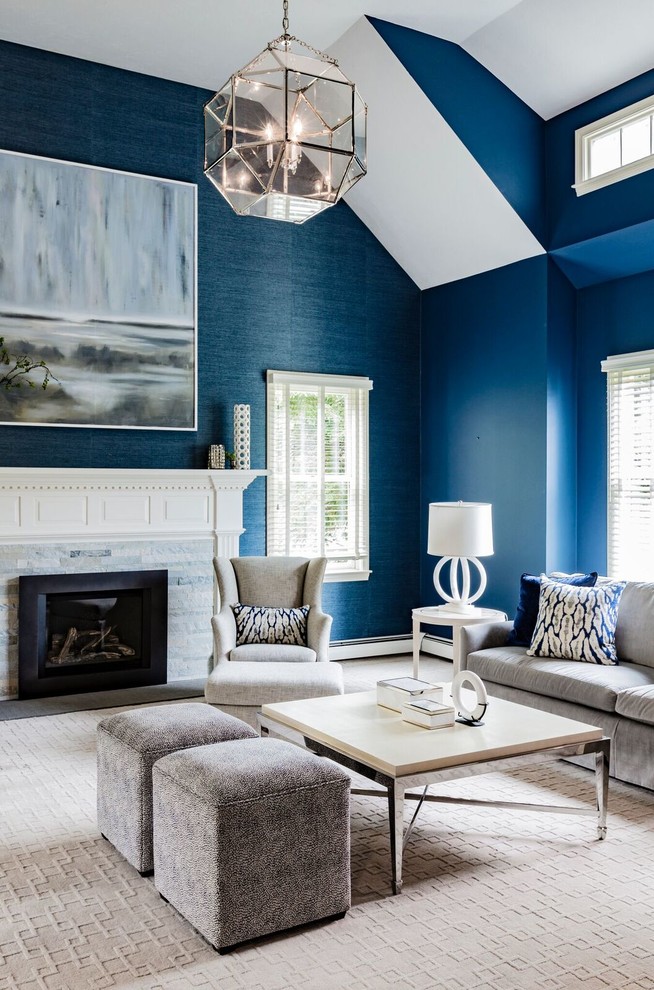 Cette photo montre un salon chic avec une salle de réception, un mur bleu, moquette, une cheminée standard, un manteau de cheminée en pierre et éclairage.