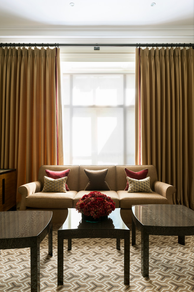 Foto di un soggiorno minimalista di medie dimensioni e aperto con sala formale, pareti beige e nessuna TV