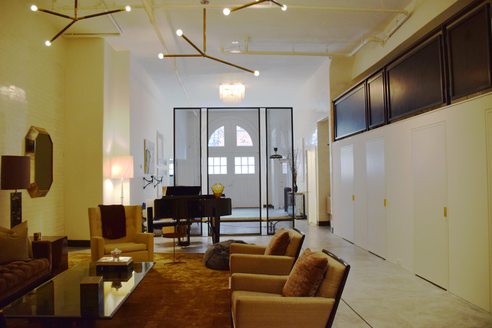 На фото: большая парадная, открытая гостиная комната в стиле фьюжн с белыми стенами и бетонным полом без камина, телевизора