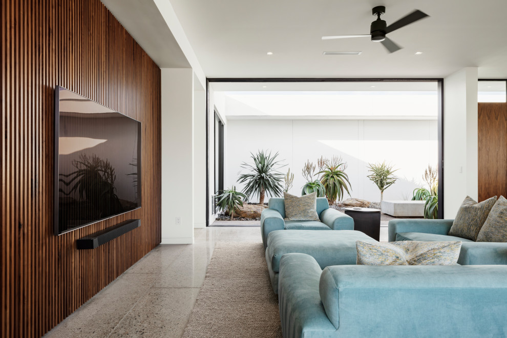 Idéer för amerikanska vardagsrum, med betonggolv och en väggmonterad TV