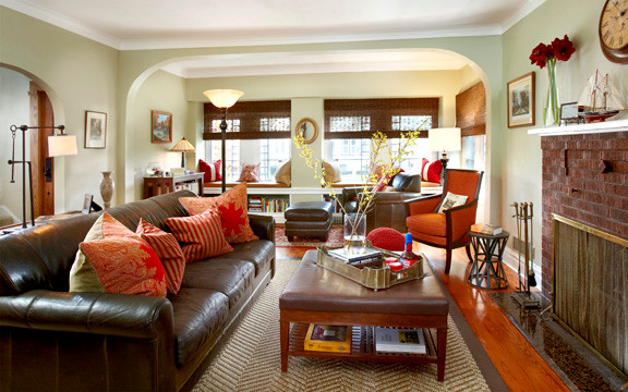 Living room - traditional living room idea in Chicago