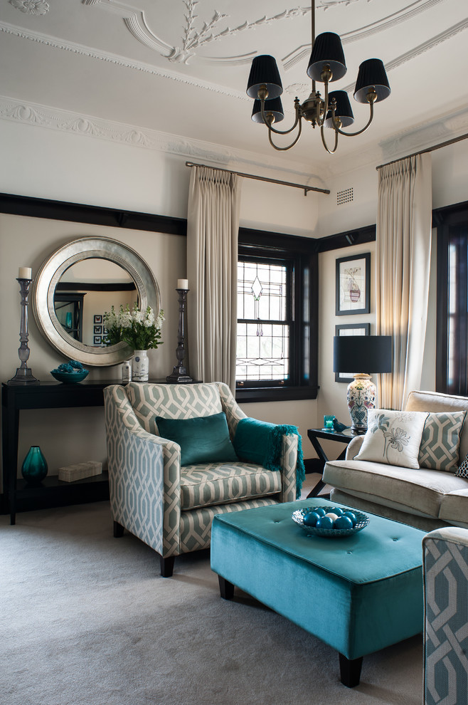 Immagine di un soggiorno chic chiuso con sala formale, pareti beige e moquette
