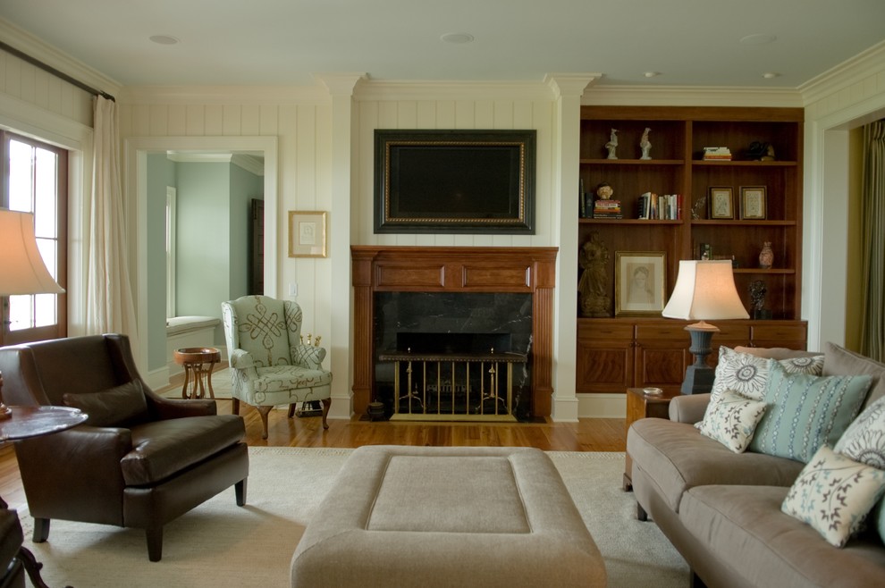 На фото: парадная гостиная комната в классическом стиле с синими стенами, паркетным полом среднего тона, стандартным камином, фасадом камина из камня и скрытым телевизором