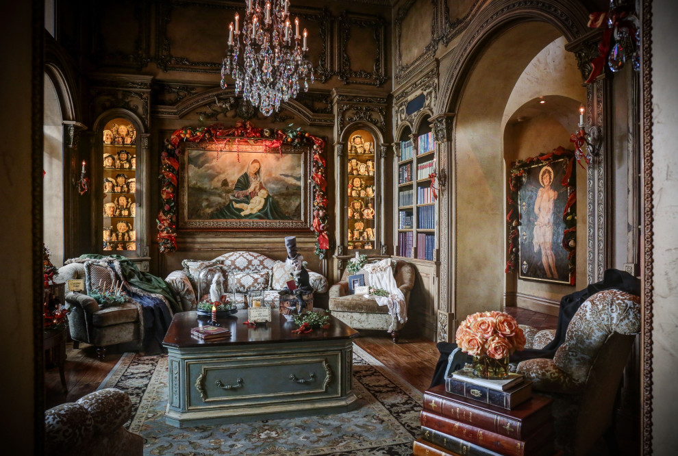 Tuscan living room photo in Phoenix