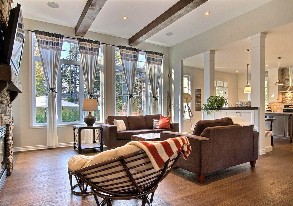 Open Concept Living Room! Traditional Living Room Montreal by