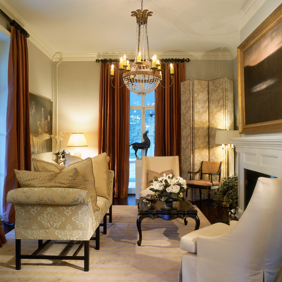 Immagine di un piccolo soggiorno tradizionale con sala formale e camino classico