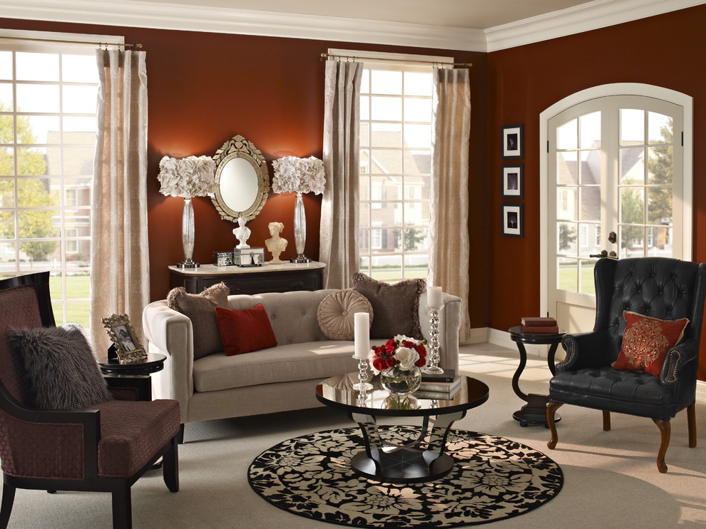 Inspiration for a traditional living room in Orange County.
