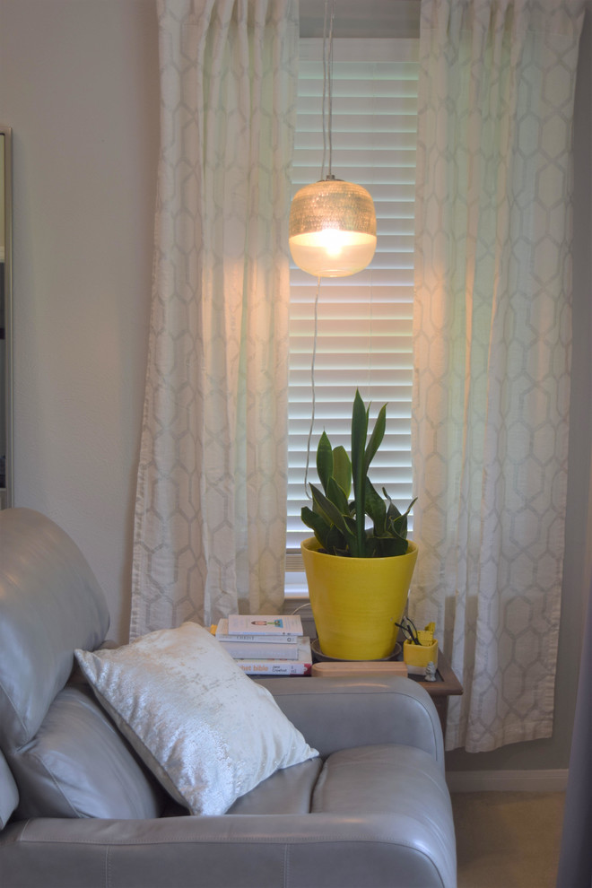 Organized spaces Traditional Living Room Houston by THRESHOLDS