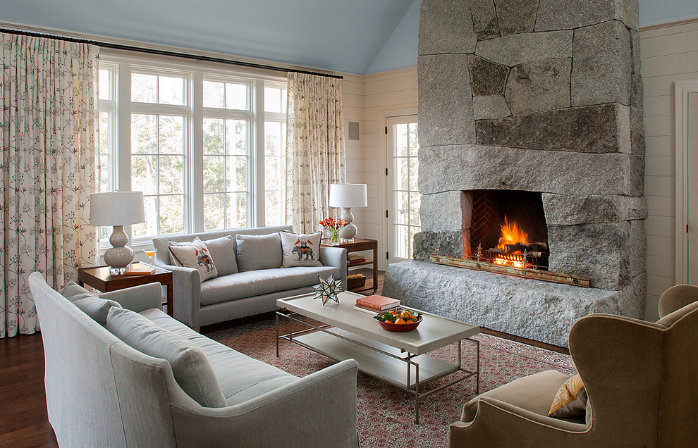Источник вдохновения для домашнего уюта: гостиная комната в современном стиле с стандартным камином и фасадом камина из камня