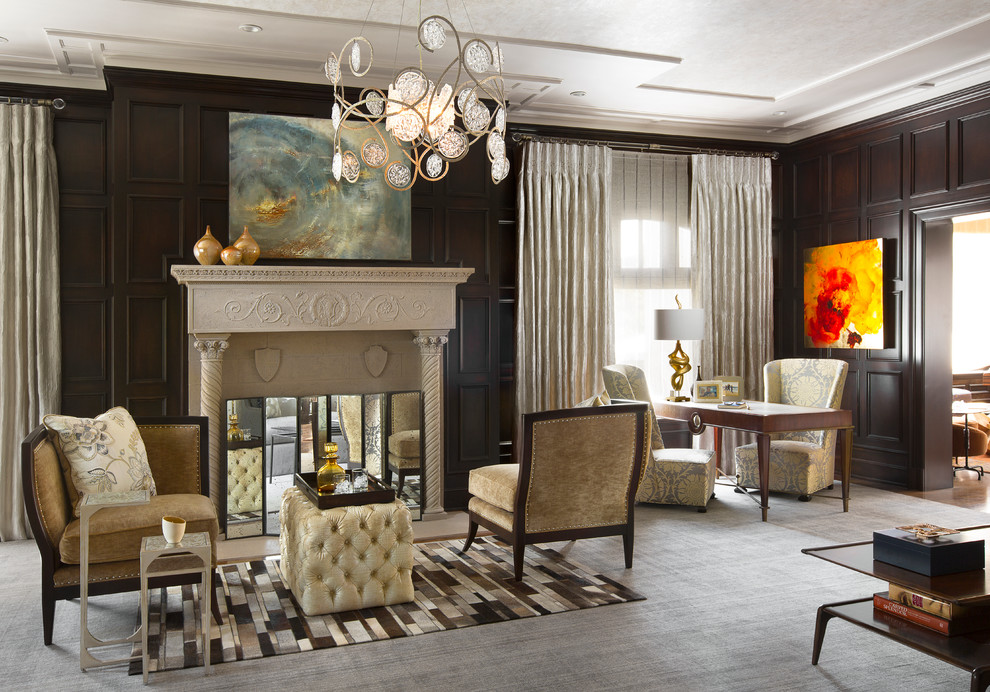 На фото: парадная гостиная комната в классическом стиле с ковровым покрытием, стандартным камином и красивыми шторами без телевизора с