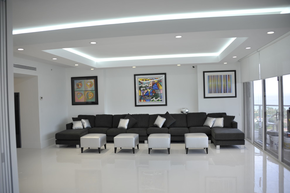 Immagine di un soggiorno design di medie dimensioni e aperto con pareti bianche e pavimento in gres porcellanato