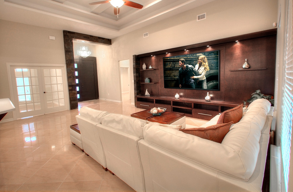 Foto di un grande soggiorno minimal aperto con pareti marroni, pavimento in gres porcellanato e parete attrezzata