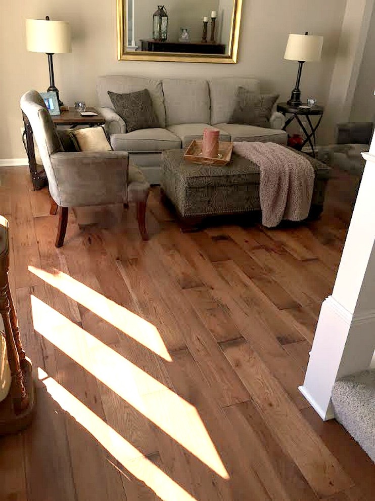 Our Work Classique Salon Autres périmètres par Flooring America