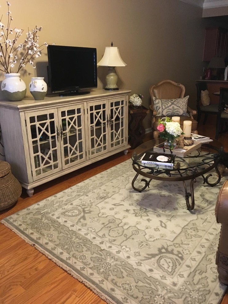 Oushak creates dreamy living room... Traditional Living Room