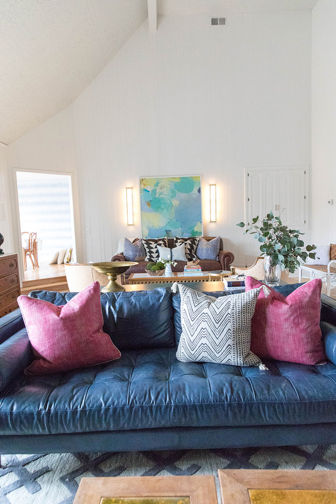 Photo of a traditional living room in Kansas City.