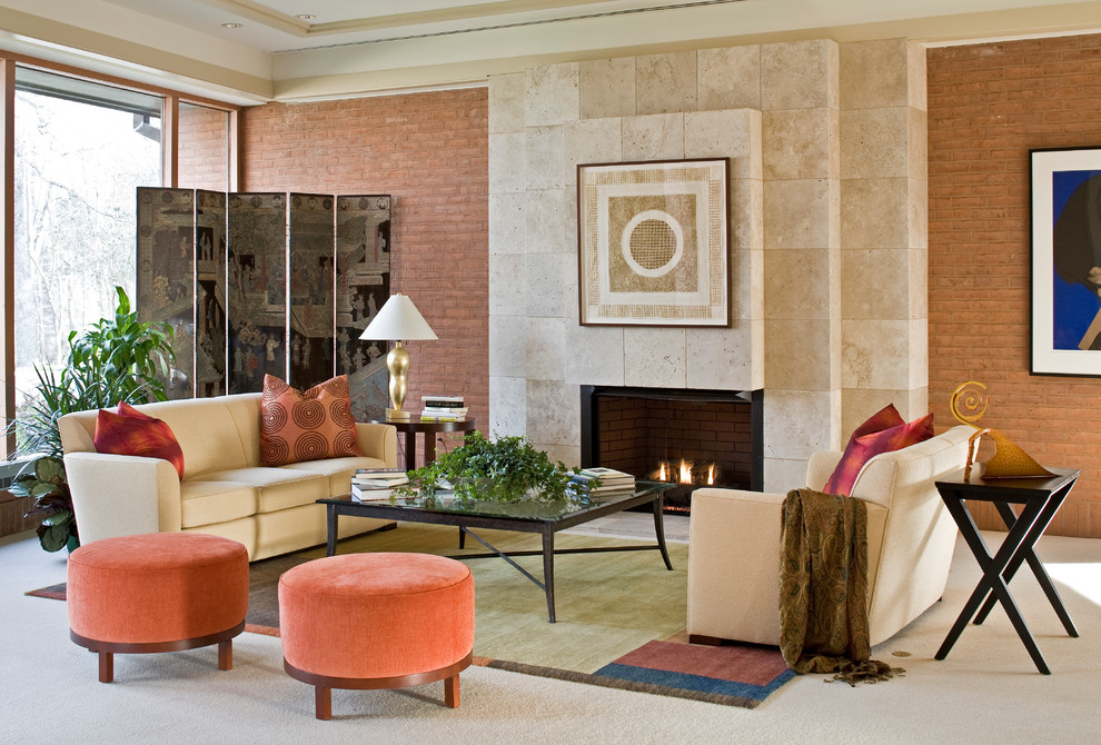 На фото: огромная изолированная, парадная гостиная комната в современном стиле с ковровым покрытием, фасадом камина из плитки, белым полом и красными стенами