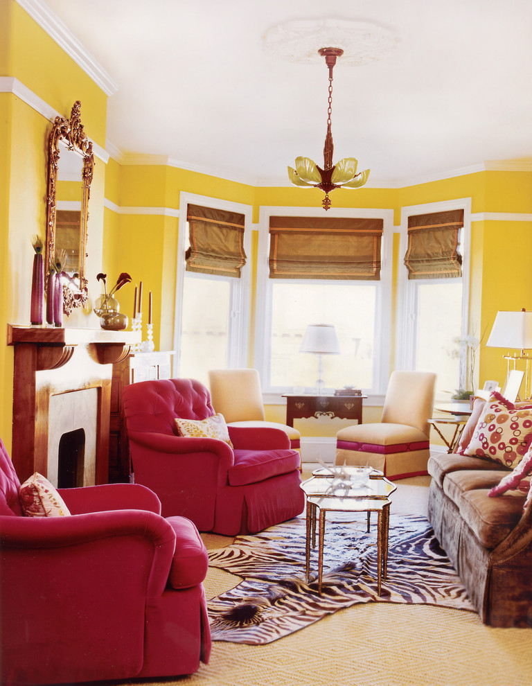 Foto di un soggiorno vittoriano con pareti gialle