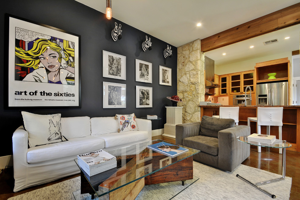 Esempio di un soggiorno eclettico aperto con sala formale, pareti nere e pavimento marrone
