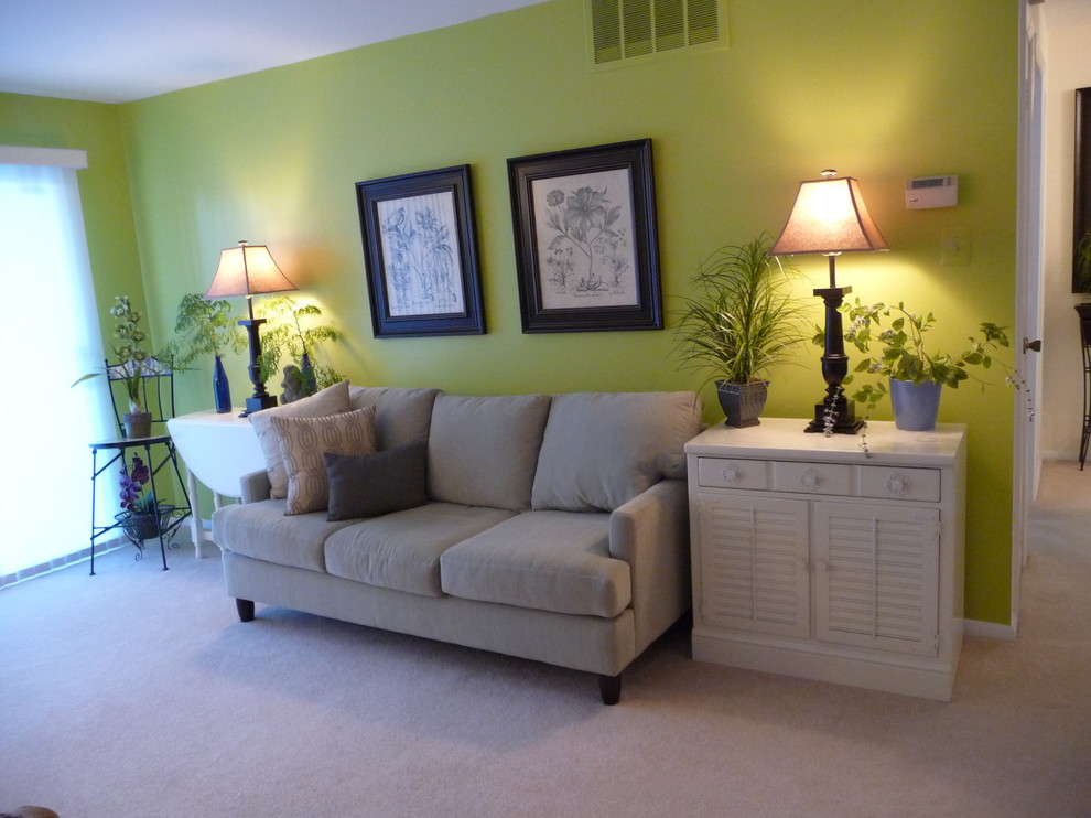 living room in pear green