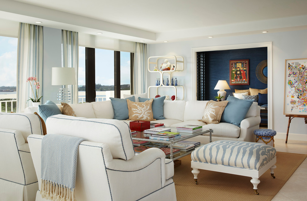 Идея дизайна: большая гостиная комната в стиле неоклассика (современная классика) с синими стенами