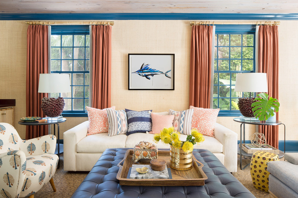 Foto di un soggiorno chic con sala formale e pareti beige