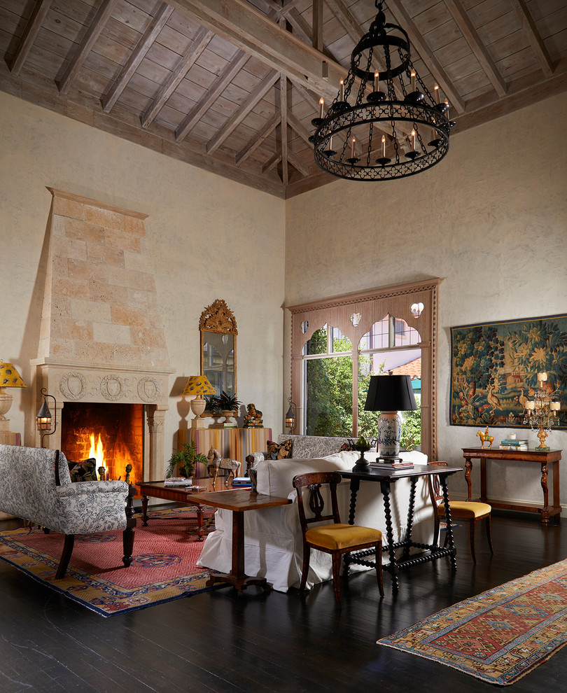 Inspiration pour un salon méditerranéen avec une salle de réception, un mur beige, parquet foncé, une cheminée standard et un sol marron.