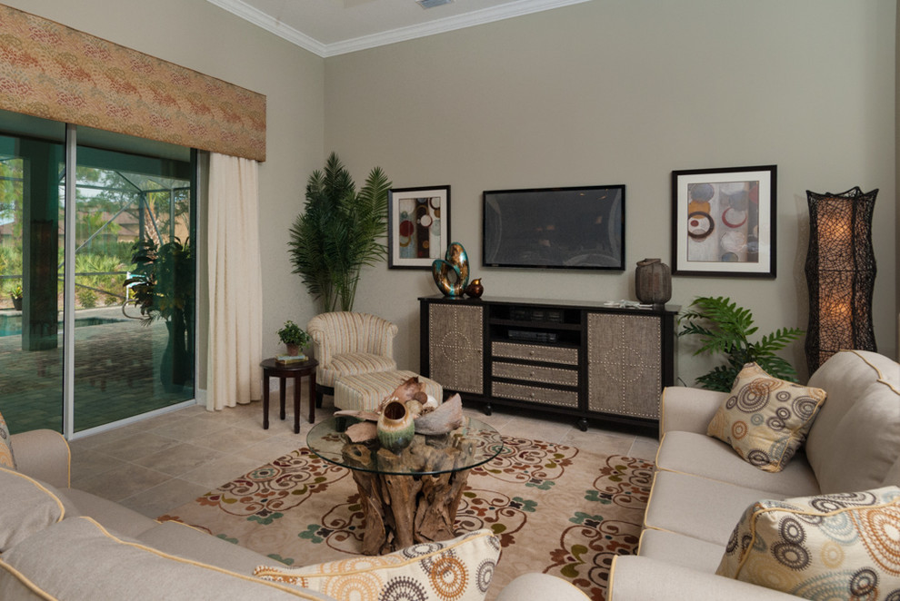 Living room photo in Orlando