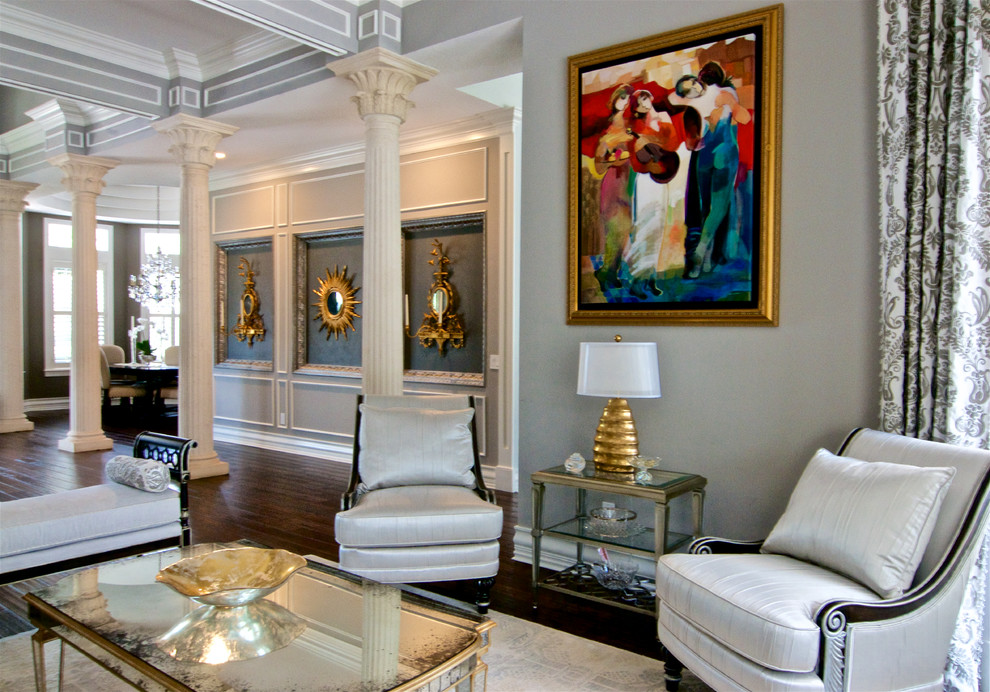 Ispirazione per un grande soggiorno tradizionale aperto con sala formale, pareti grigie, parquet scuro e pavimento marrone