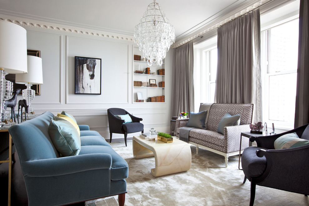 Идея дизайна: изолированная гостиная комната в стиле неоклассика (современная классика) с серыми стенами и темным паркетным полом