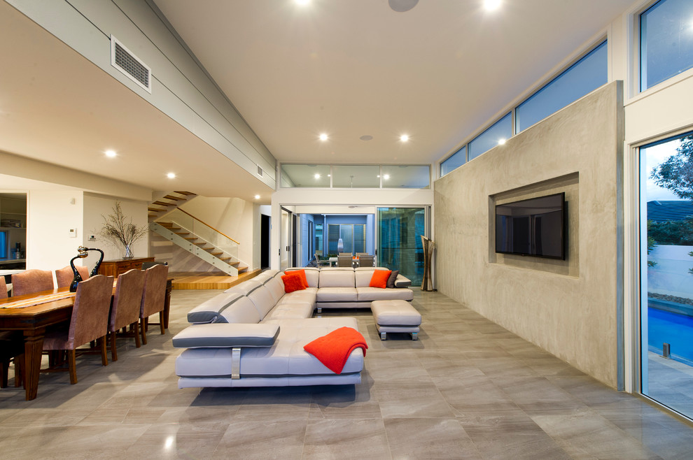 Esempio di un grande soggiorno minimal aperto con pareti bianche, TV a parete e pavimento con piastrelle in ceramica