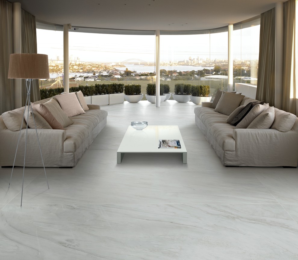 Esempio di un grande soggiorno minimalista aperto con sala formale, pareti beige e pavimento in gres porcellanato