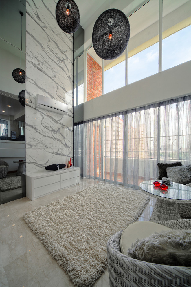 Пример оригинального дизайна: большая гостиная комната в современном стиле с мраморным полом